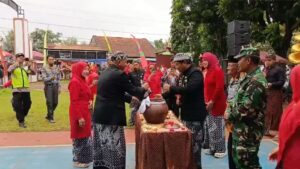 Semarak Hari Jadi Kabupaten Semarang ke-505: SMPN 1 Tuntang Jadi Tuan Rumah Prosesi Adat “Lung Tinampi Tirta Prawitra Suci”